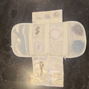 Curator Jewelry Wrap